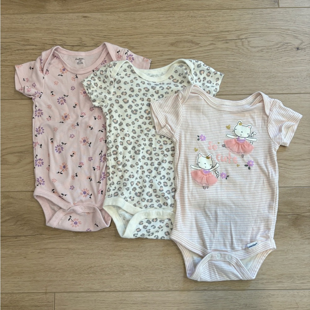 Gerber 3-pack onesies 6-9 months